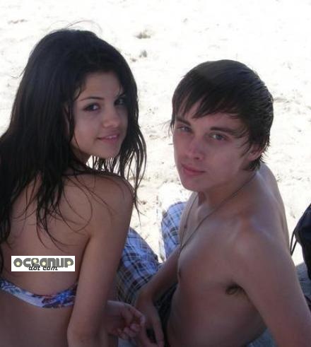 selena gomez bikini image. Selena Gomez personal ikini